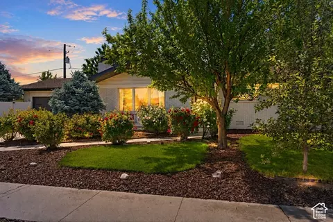 Exterior - 960 E Sagehill Dr, Holladay, UT 84124 photo 2 of 11
