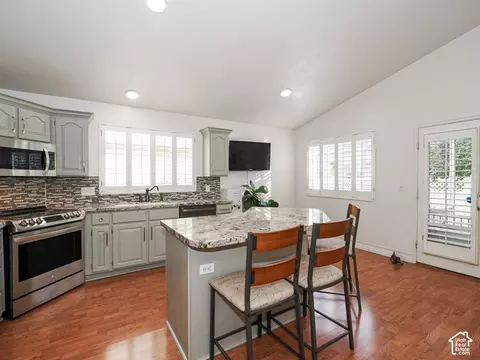 Kitchen - 557 E Villager Ln, Midvale, UT 84047 photo 4 of 5