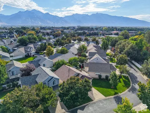 View/Area - 557 E Villager Ln, Midvale, UT 84047 photo 3 of 16