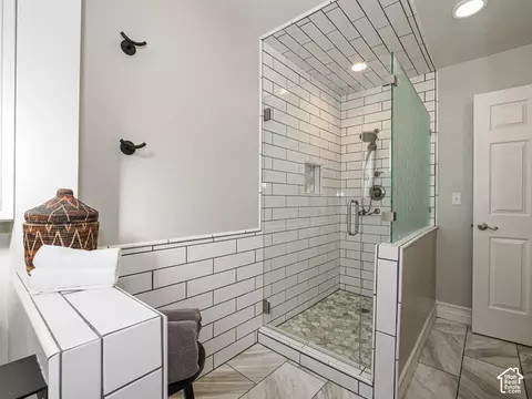 Bath - 557 E Villager Ln, Midvale, UT 84047 photo 2 of 5