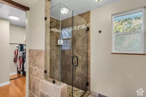 Bath - 1073 E Pineridge Rd, Sandy, UT 84093 photo 2 of 3