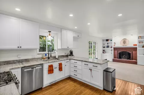Kitchen - 1073 E Pineridge Rd, Sandy, UT 84093 photo 2 of 2
