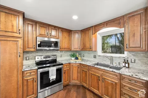 Kitchen - 43 W Paula Cir S, Sandy, UT 84070 photo 2 of 3