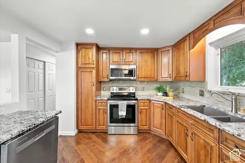 Kitchen - 43 W Paula Cir S, Sandy, UT 84070 photo 1 of 3