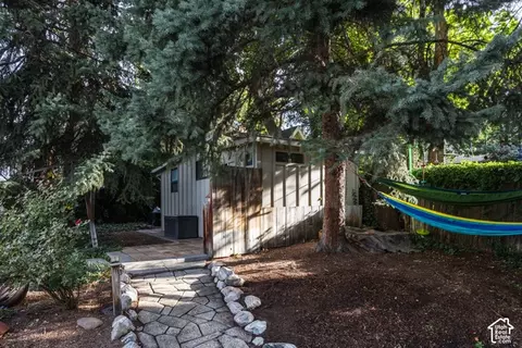 Exterior - 2775 E Loredell Dr, Holladay, UT 84117 photo 16 of 17