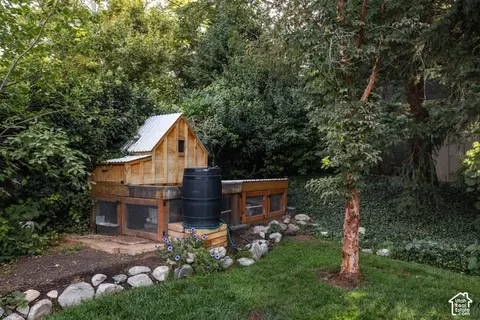 Exterior - 2775 E Loredell Dr, Holladay, UT 84117 photo 13 of 17