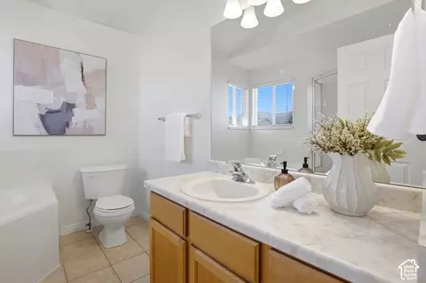 Bath - 323 E 1375 N, Layton, UT 84041 photo 2 of 4