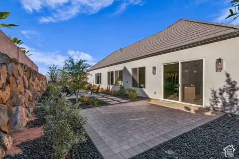 Exterior - 1568 E Black Brush Dr, Washington, UT 84780 photo 5 of 9