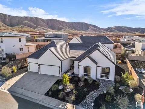 Exterior - 1568 E Black Brush Dr, Washington, UT 84780 photo 3 of 9