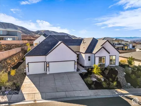 Exterior - 1568 E Black Brush Dr, Washington, UT 84780 photo 2 of 9
