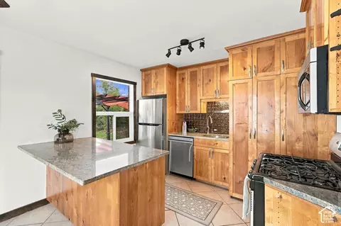 Kitchen - 4605 S 600 E, Murray, UT 84107 photo 4 of 4