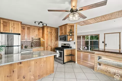 Kitchen - 4605 S 600 E, Murray, UT 84107 photo 2 of 4