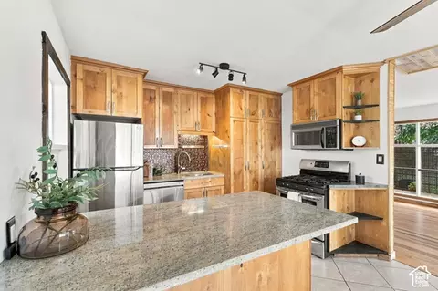 Kitchen - 4605 S 600 E, Murray, UT 84107 photo 3 of 4