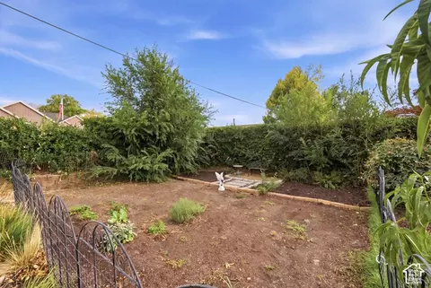 Exterior - 4605 S 600 E, Murray, UT 84107 photo 7 of 10