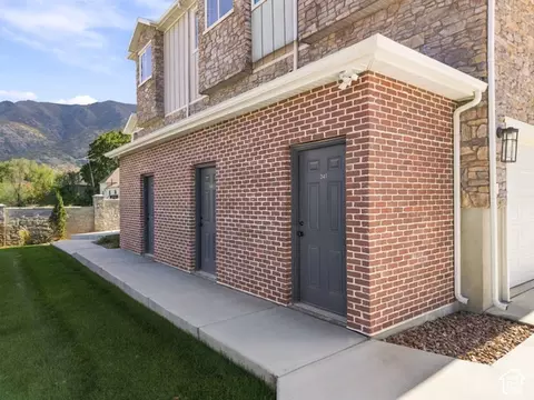 Exterior - 343 E 100 S, Santaquin, UT 84655 photo 3 of 3