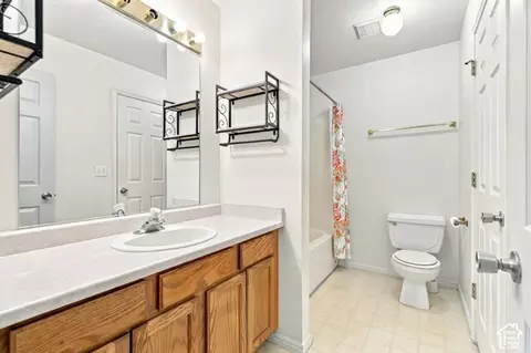 Bath - 198 W Stirling Pl N, Logan, UT 84341 photo 2 of 3