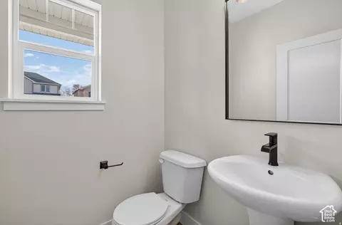 Bath - 5776 S Tripp Ln W, Murray, UT 84123 photo 1 of 7