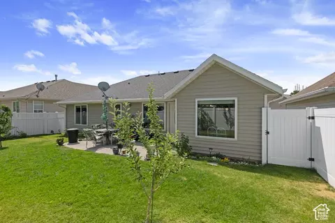 Exterior - 1614 Seneca Dr, Roy, UT 84067 photo 6 of 13