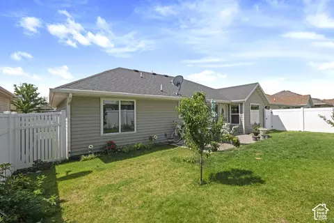Exterior - 1614 Seneca Dr, Roy, UT 84067 photo 4 of 13