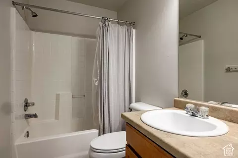 Bath - 4585 S Red Sage Ct, Murray, UT 84107 photo 3 of 4