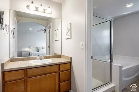 Bath - 4585 S Red Sage Ct, Murray, UT 84107 photo 2 of 4