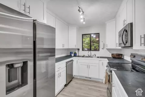 Kitchen - 1539 E 450 S, Springville, UT 84663 photo 2 of 4