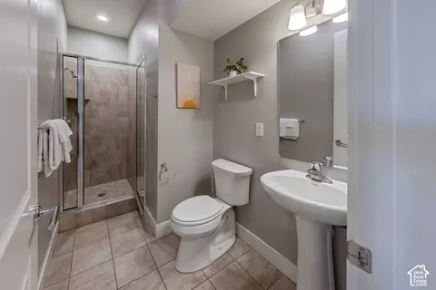 Bath - 664 W 470 N, Moab, UT 84532 photo 3 of 5
