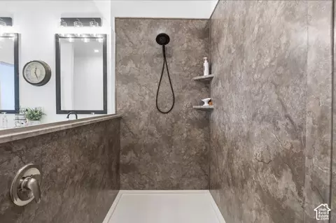 Bath - 926 N 400 E, Spring City, UT 84662 photo 3 of 4