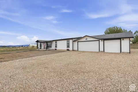 Exterior - 926 N 400 E, Spring City, UT 84662 photo 2 of 5