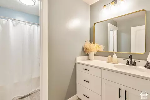 Bath - 3672 E Barton Dr, Eagle Mountain, UT 84005 photo 4 of 5