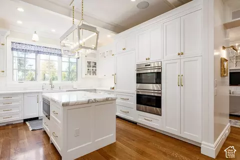 Kitchen - 2590 E Olympus Dr S, Holladay, UT 84124 photo 5 of 11