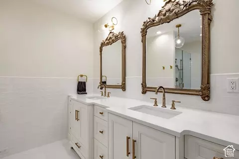 Bath - 2590 E Olympus Dr S, Holladay, UT 84124 photo 6 of 9