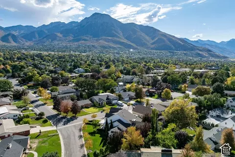 View/Area - 2590 E Olympus Dr S, Holladay, UT 84124 photo 2 of 9
