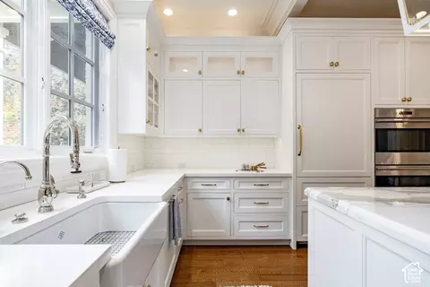 Kitchen - 2590 E Olympus Dr S, Holladay, UT 84124 photo 10 of 11