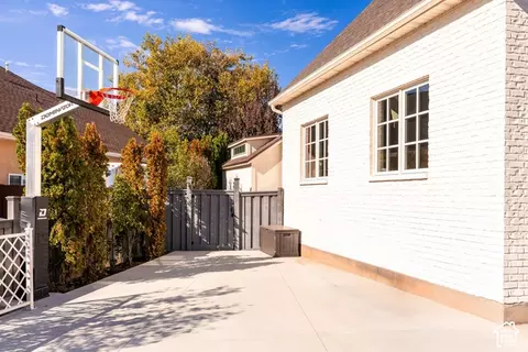 Exterior - 2590 E Olympus Dr S, Holladay, UT 84124 photo 12 of 17