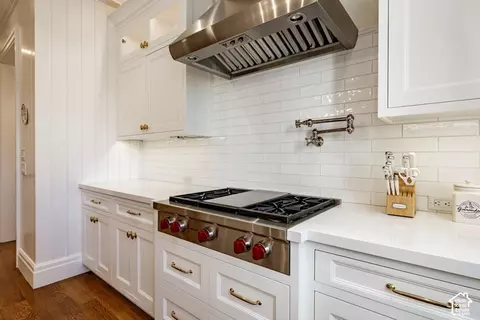 Kitchen - 2590 E Olympus Dr S, Holladay, UT 84124 photo 8 of 11