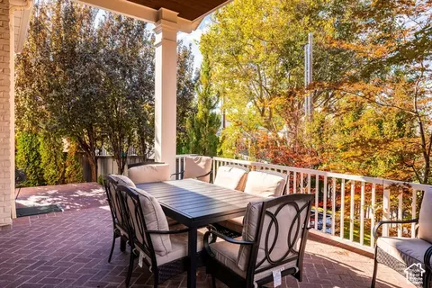 Exterior - 2590 E Olympus Dr S, Holladay, UT 84124 photo 2 of 17