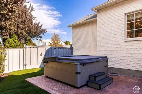 Exterior - 2590 E Olympus Dr S, Holladay, UT 84124 photo 13 of 17