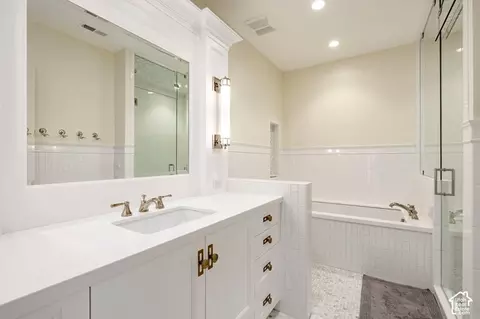 Bath - 2590 E Olympus Dr S, Holladay, UT 84124 photo 4 of 9