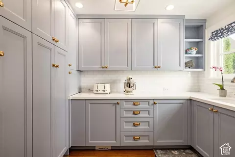 Kitchen - 2590 E Olympus Dr S, Holladay, UT 84124 photo 11 of 11