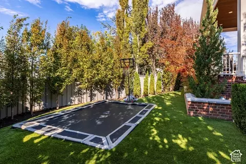 Exterior - 2590 E Olympus Dr S, Holladay, UT 84124 photo 9 of 17