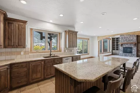 Kitchen - 2503 S Lookout Dr, Mapleton, UT 84664 photo 2 of 3