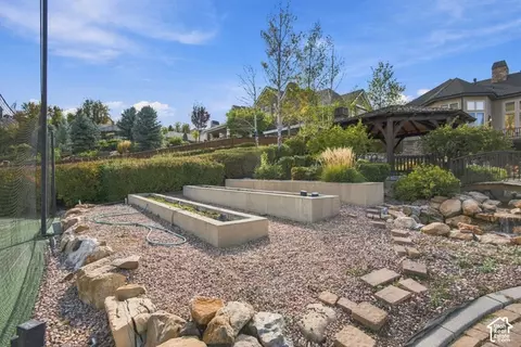 Exterior - 2503 S Lookout Dr, Mapleton, UT 84664 photo 11 of 15