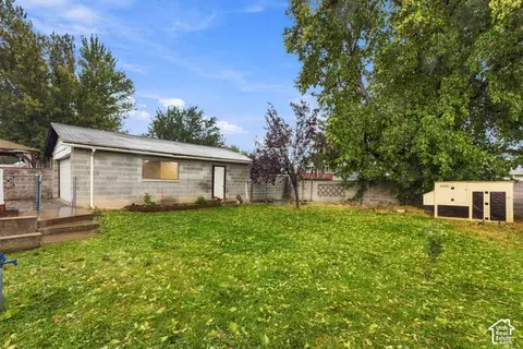 Exterior - 580 E Aloha Ln, Sandy, UT 84070 photo 5 of 7