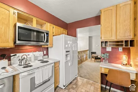 Kitchen - 580 E Aloha Ln, Sandy, UT 84070 photo 2 of 5