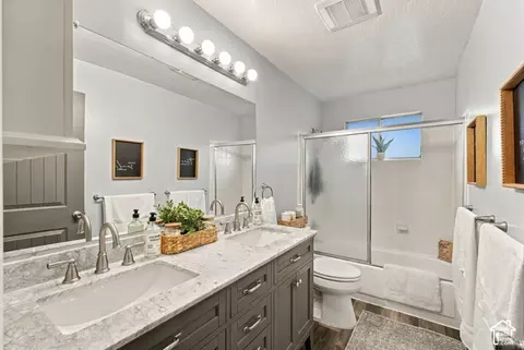Bath - 580 E Aloha Ln, Sandy, UT 84070 photo 1 of 2