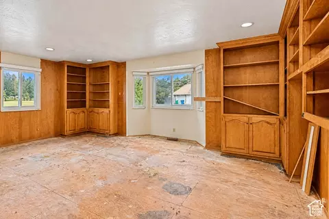 Living - 1947 E Viscounti Dr S, Sandy, UT 84093 photo 3 of 5