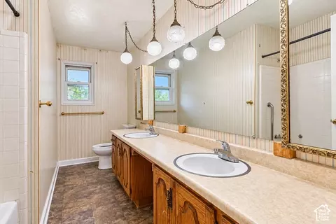 Bath - 1947 E Viscounti Dr S, Sandy, UT 84093 photo 2 of 3