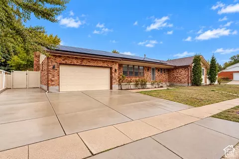 Exterior - 1947 E Viscounti Dr S, Sandy, UT 84093 photo 4 of 5