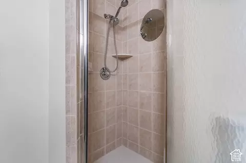 Bath - 1138 Elgin Ave, Millcreek, UT 84106 photo 6 of 9